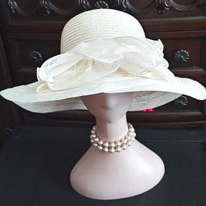 Beloved Millinery Classy Beautiful Floppy Winter White Medium Brim Hat With Bow
